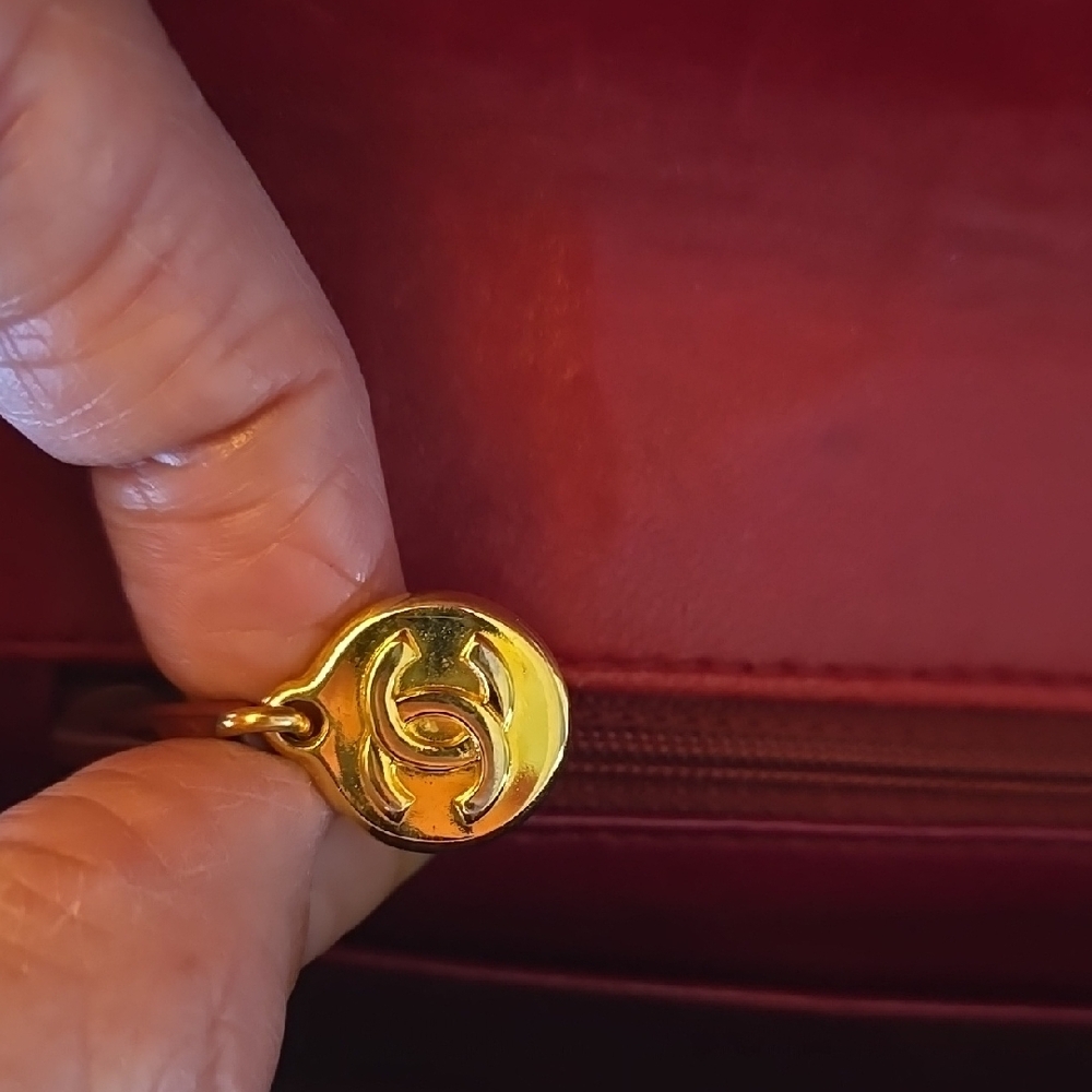CHANEL Suede Red Shoulder Bag with Gold Hardware and Quilted Design - Picture 9 of 17
